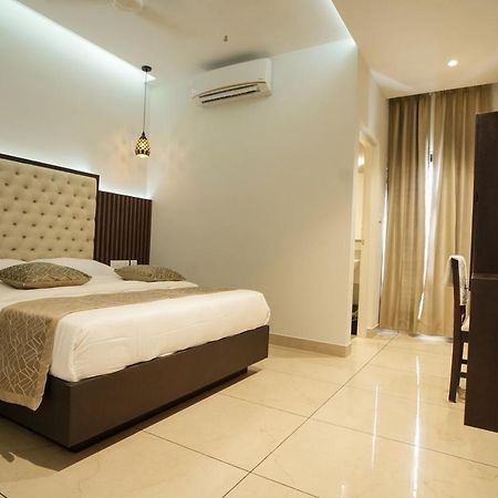 Hotel Sulu Residency à Kochi Extérieur photo