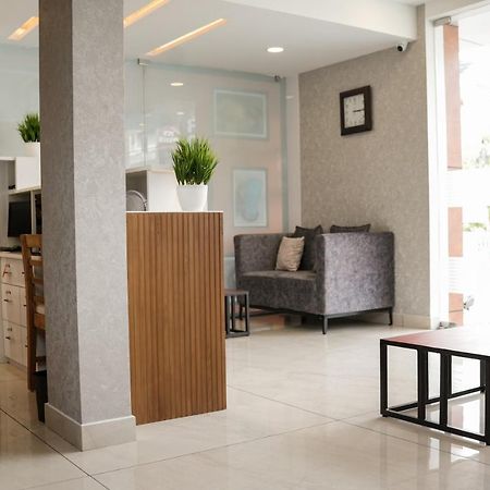 Hotel Sulu Residency à Kochi Extérieur photo