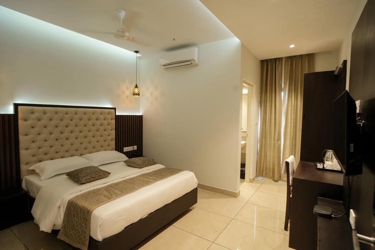 Hotel Sulu Residency à Kochi Extérieur photo