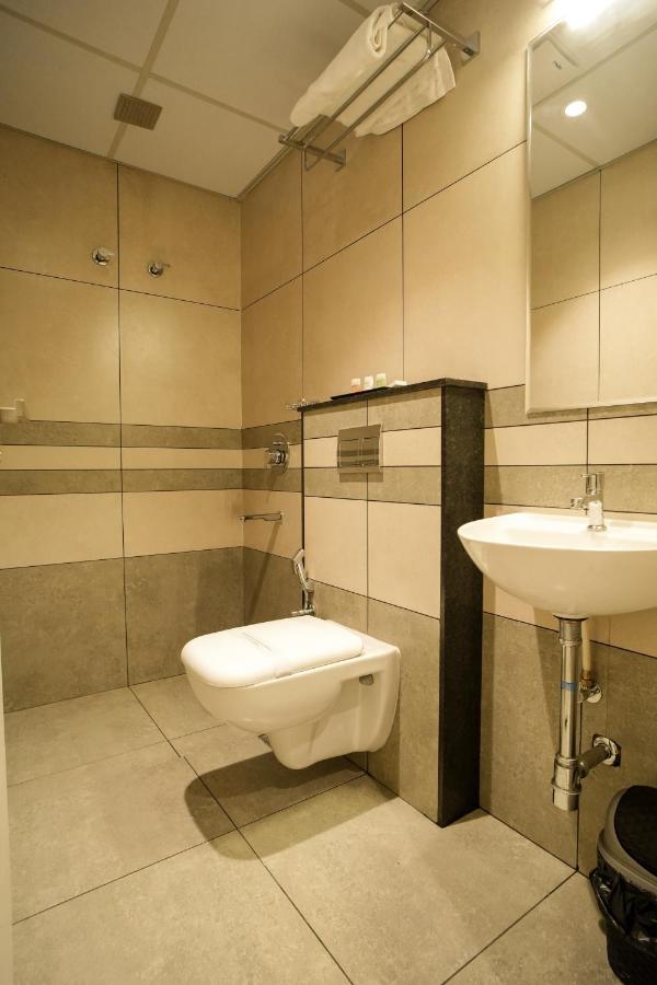 Hotel Sulu Residency à Kochi Extérieur photo